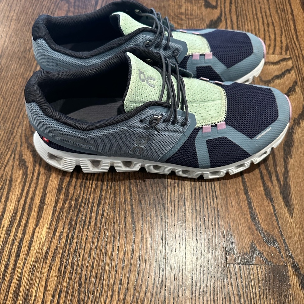 Used multi color On Cloud Lifestyle shoes. Size 8.5. Pet and smoke free home